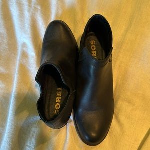Black women’s Sorel booties - almost new size 7.5